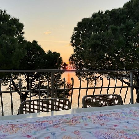 Apartment Mit Meerblick Am Strand Costa Azzura غرادو المظهر الخارجي الصورة