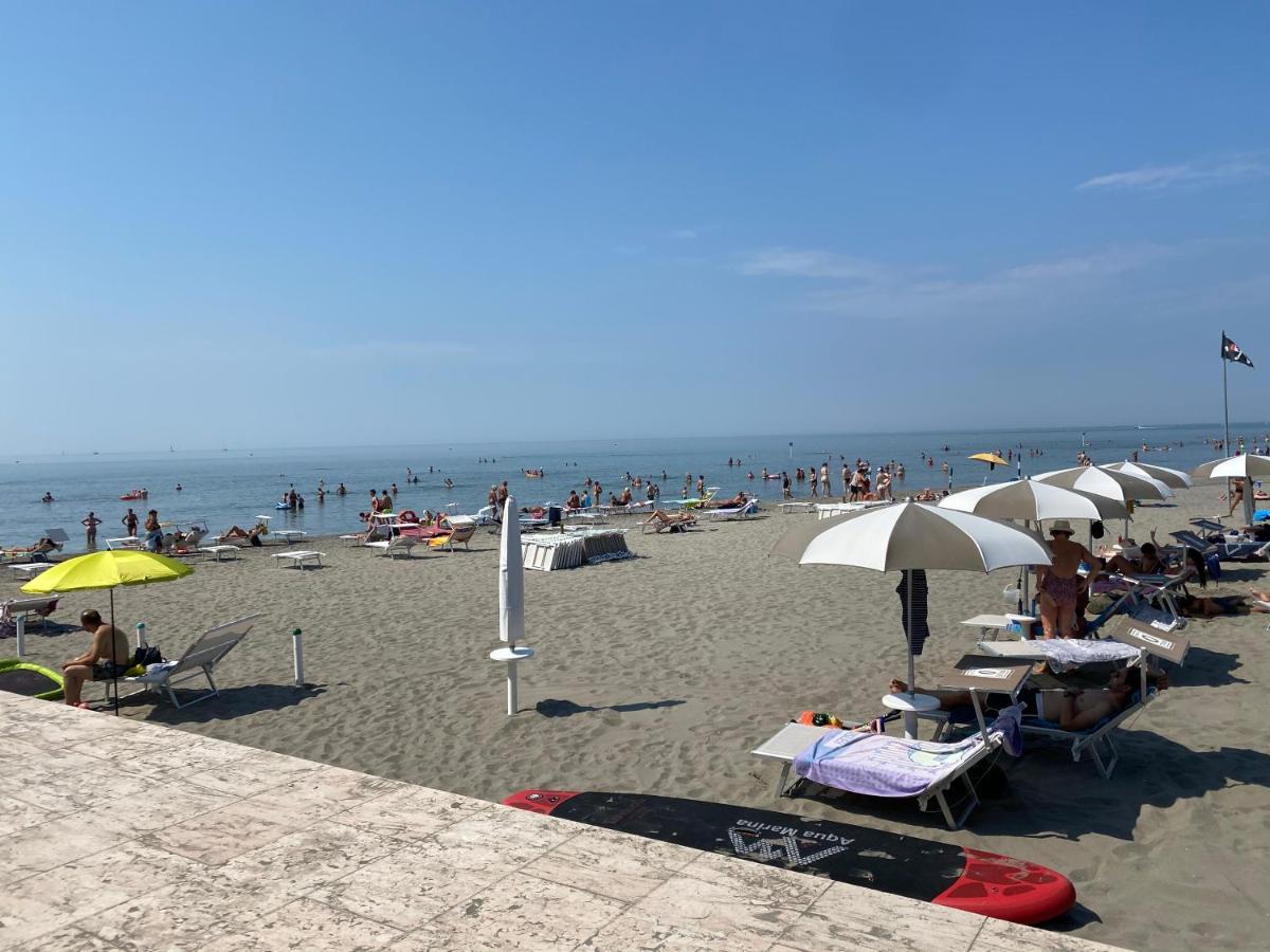 Apartment Mit Meerblick Am Strand Costa Azzura غرادو المظهر الخارجي الصورة