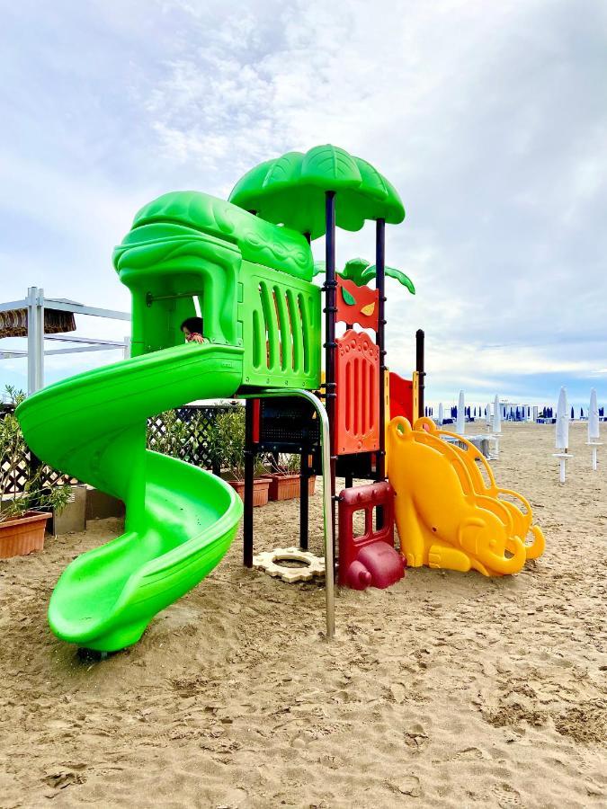 Apartment Mit Meerblick Am Strand Costa Azzura غرادو المظهر الخارجي الصورة