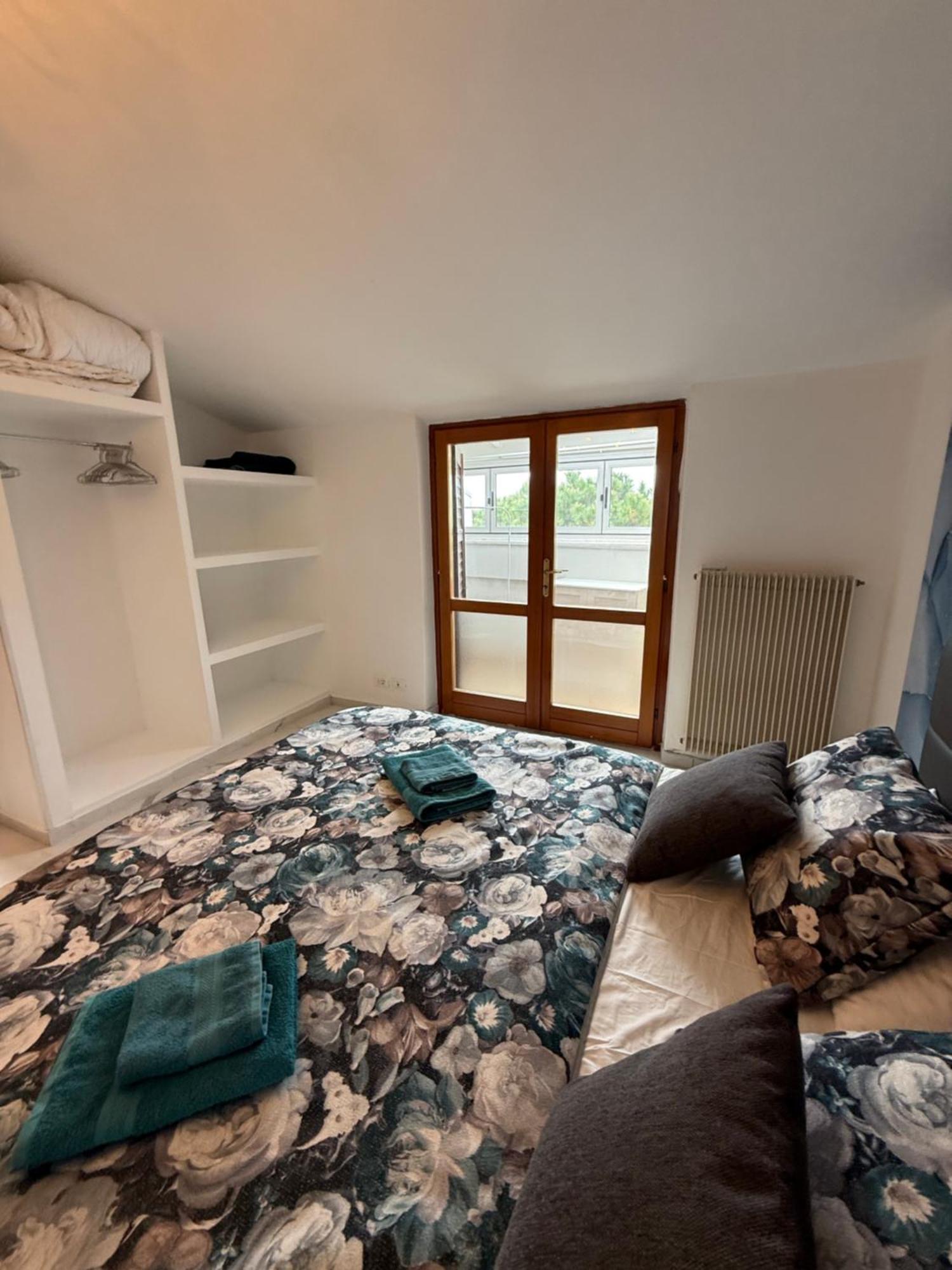 Apartment Mit Meerblick Am Strand Costa Azzura غرادو المظهر الخارجي الصورة