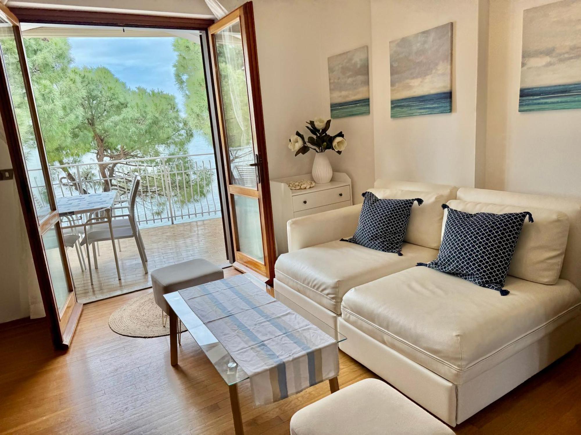 Apartment Mit Meerblick Am Strand Costa Azzura غرادو المظهر الخارجي الصورة